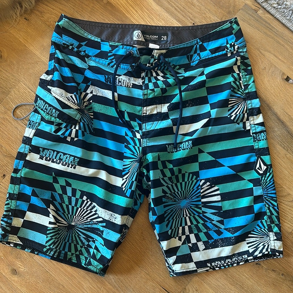 Boys Volcom board shorts 28